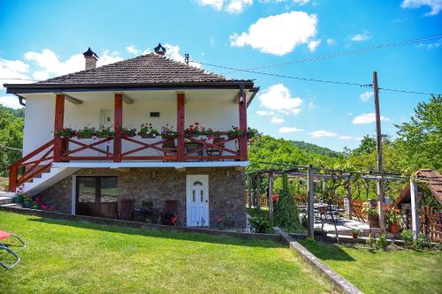 a house with a balcony with flowers on it at Casa DaFin Tekija - Kladovo in Tekija