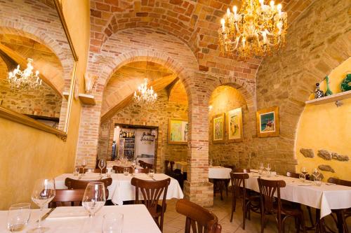 a restaurant with tables and chairs and chandeliers at B&B Nonna Maria in Termoli