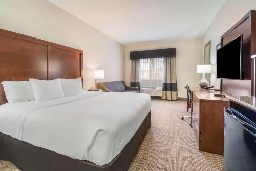 a hotel room with a large bed and a flat screen tv at Comfort Inn Newport in Newport