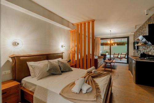 Olia Suites Parga tesisinde bir oturma alanı