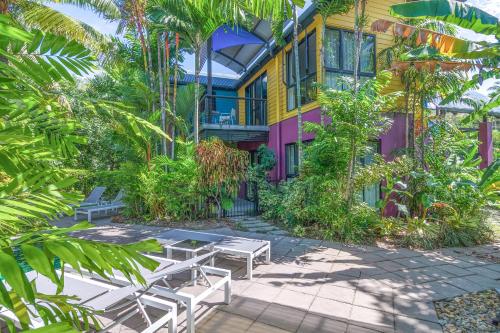 Κήπος έξω από το Dreamcatcher Beach-Side Apartments