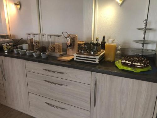 Makanan di atau berdekatan hotel
