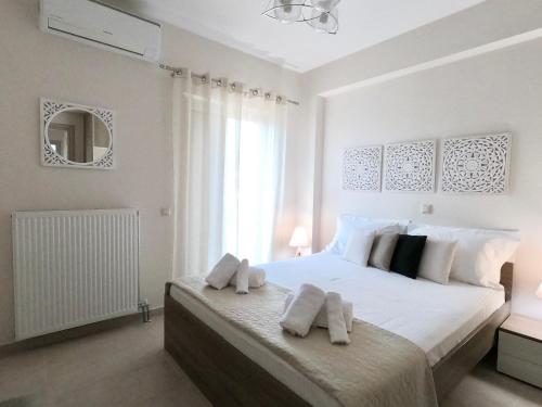 A bed or beds in a room at Gianna's Villa Gialova