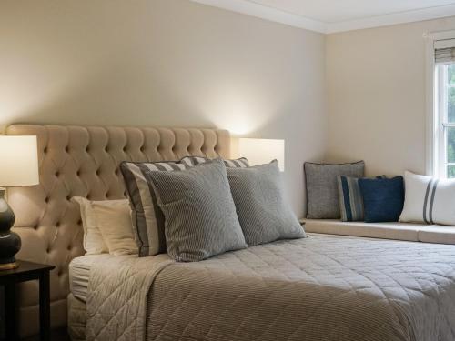 Una cama o camas en una habitación de Kevalier Park Berry
