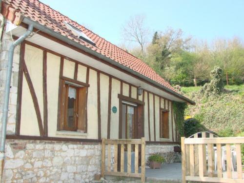 Gallery image of Gîte chaleureux avec jardin, poêle à bois et wifi, entre St Omer et Boulogne sur Mer - FR-1-376-80 in Coulomby