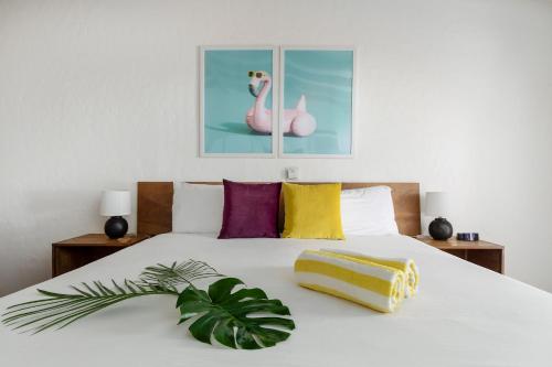 Katil atau katil-katil dalam bilik di Float Palm Springs - Adults Only