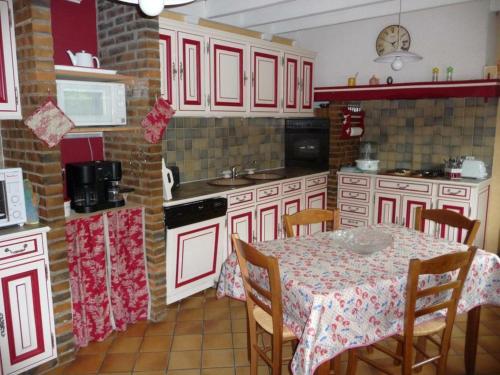 Dapur atau dapur kecil di Gîte Mont-prés-Chambord, 4 pièces, 7 personnes - FR-1-491-43