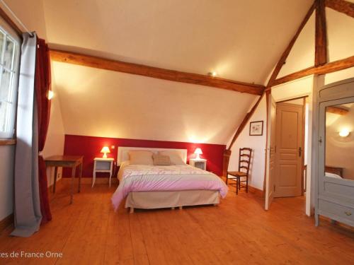 En eller flere senge i et værelse på Gîte Crouttes, 4 pièces, 6 personnes - FR-1-497-19