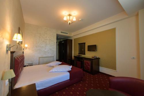 Postel nebo postele na pokoji v ubytování Hotel Golden Palace