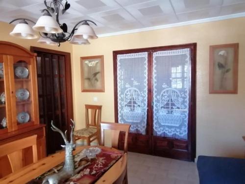 a dining room with a table and chairs and a window at Vikingo in Pilar de la Horadada