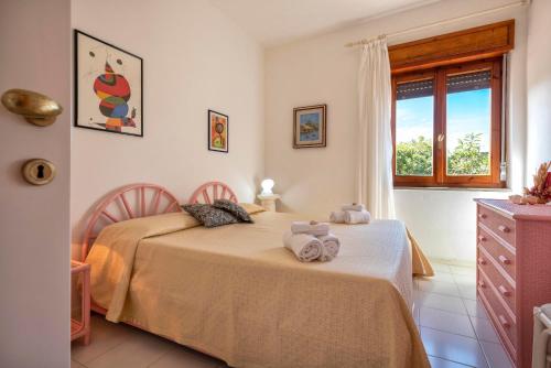 Ένα ή περισσότερα κρεβάτια σε δωμάτιο στο Villa Stintino