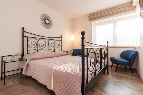 Кровать или кровати в номере Sveciu Namas 9