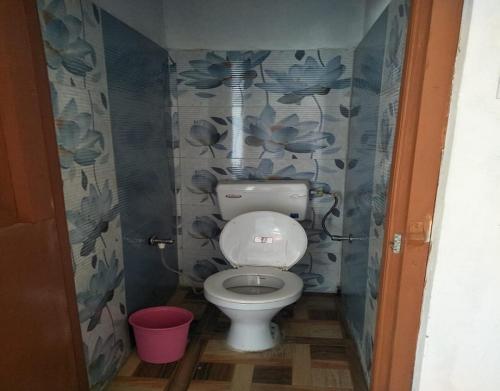 Bathroom sa Temi Sarika Homestay
