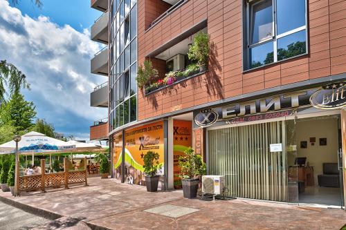 a store front of a building with a patio at Hotel Elit in Sandanski