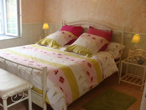 Photo de la galerie de l'établissement Maison Rénovée à La Ferme avec Jardin Clôturé, à Proximité de Pistes Cyclables et Sentiers - FR-1-426-199, à Aizenay