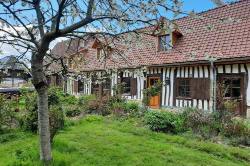 Сад в La Lanterne: Grande maison à deux pas de la mer