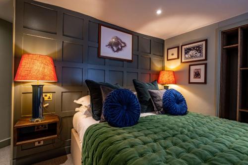 Кровать или кровати в номере The Bell & Stuart House