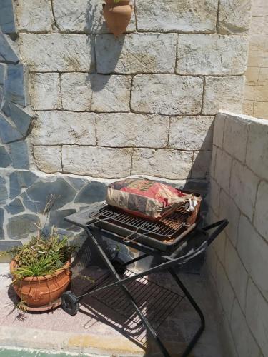 a grill with a bag on it next to a wall at Los Duendes in El Puerto de Santa María
