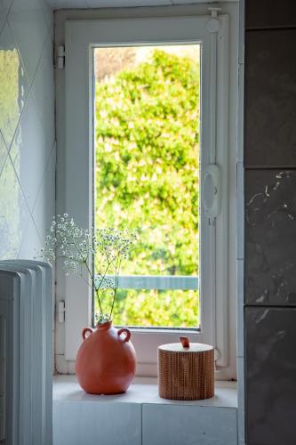 a vase sitting on a window sill in a kitchen at Locanda Quattro Vesta in San Casciano dei Bagni