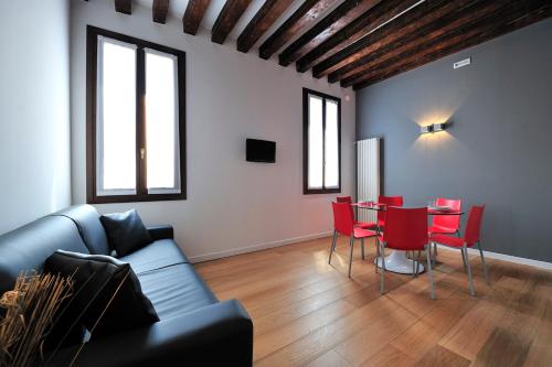 Rialto Apartment Sleeps 6 Air Con WiFi, Venice, Italy