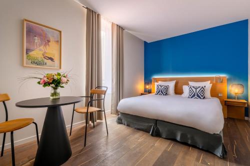 Hotel Villa Koegui Biarritz tesisinde bir odada yatak veya yataklar