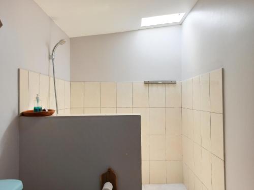 a bathroom with a shower stall with a toilet at Watukarung Prapto Homestay in Kalak