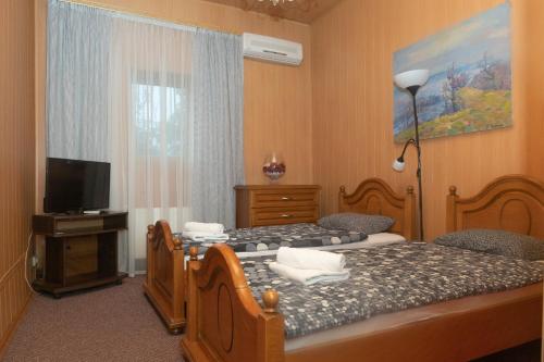 Postel nebo postele na pokoji v ubytování Zakarpatska Kolyba