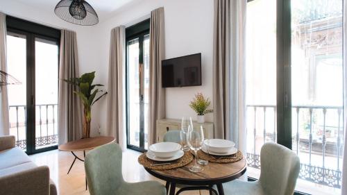 Chiqui and Vicente Suite Apartments