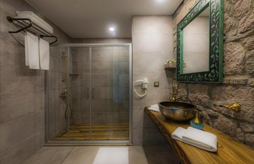 Koupelna v ubytování Assos Zeyti̇n Han Special Class Hotel Adults only 12