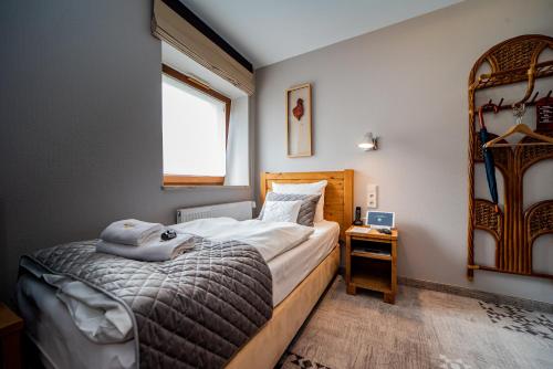 Postel nebo postele na pokoji v ubytování Hotel Żywiecki Medical SPA & Sport Żywiec