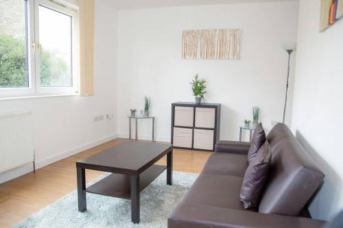 Shoreditch Hoxton Large 3 Bed Garden Flat