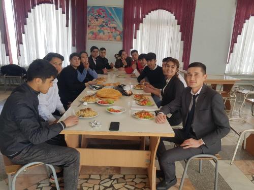 Un restaurante o sitio para comer en Little Bukhara