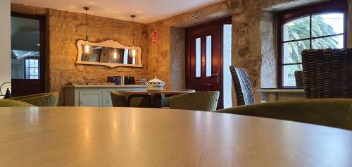 a dining room with a table and chairs at Ecocasa Lema II in Muxia