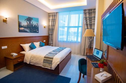 Lamar Azur Hotel tesisinde bir odada yatak veya yataklar