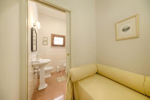 Kylpyhuone majoituspaikassa B&B A casa di Teresa