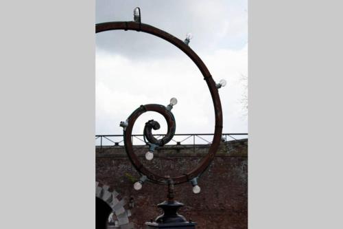 an old rusty circle light on a building at La Gavroche - Gîte in Montreuil-sur-Mer