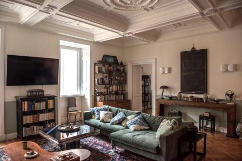 Spanish Steps Luxury Fashion Apartment