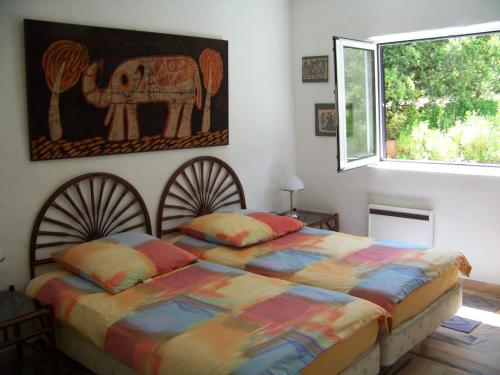 Castelo do Mar, 3 bedroom villa with private pool in large garden, 400m to beach and close to village