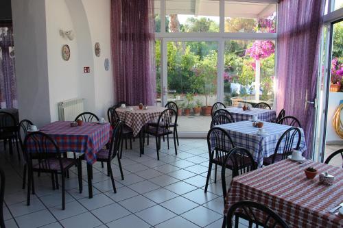 En restaurant eller et spisested på Hotel Villa Cecilia