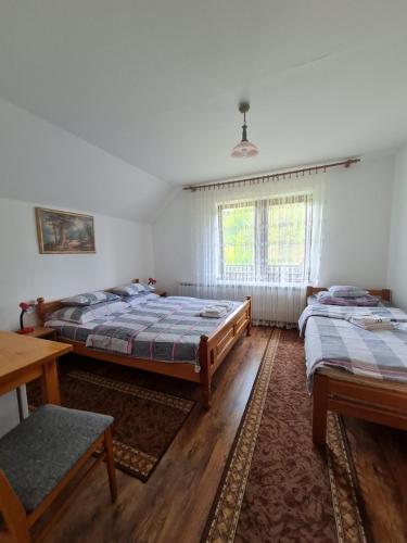 A bed or beds in a room at Plitvice Rooms Family Glumac