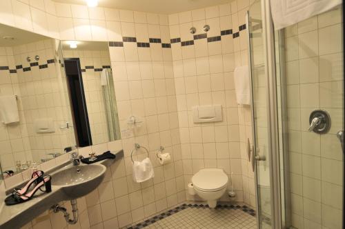 Koupelna v ubytování AKZENT Hotel Stadt Schlüchtern ***S