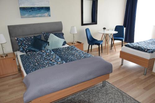 a bedroom with two beds and a table and chairs at Pensjonat Amor in Mielno