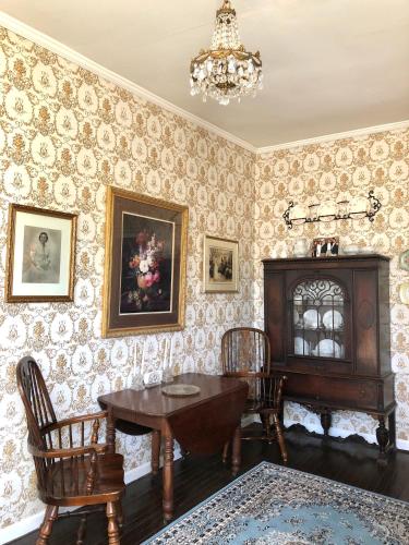 a dining room with a table and chairs at Belmont Inn in Shelbyville
