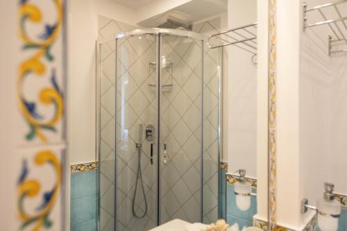 Ванная комната в Levante - lovely flat with terrace & sea view