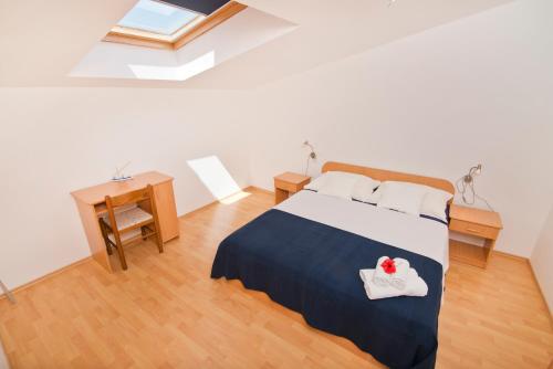 Postel nebo postele na pokoji v ubytování Apartmani i sobe Josica