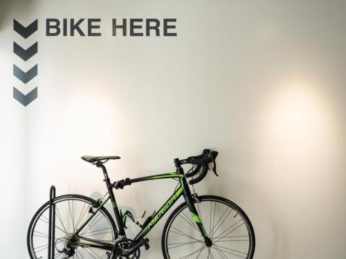a bike parked against a wall with the words bike here at SHIRAHAMA KEY TERRACE SEAMORE RESIDENCE - Vacation STAY 35165v in Kanayama