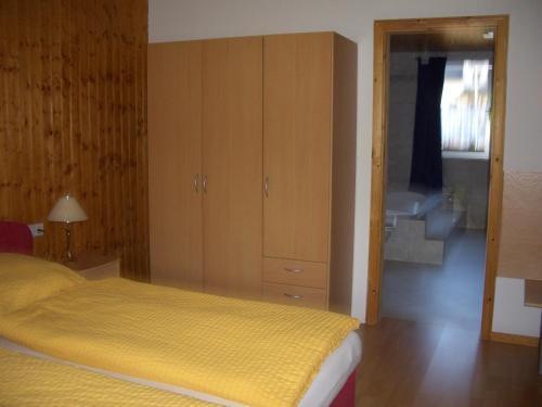 Ένα ή περισσότερα κρεβάτια σε δωμάτιο στο Hotel Battenfeld
