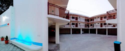 an empty building with a staircase in the middle at Hotel John & Rose in Comitán de Domínguez