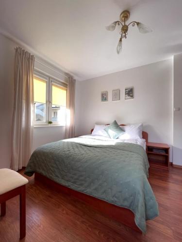 a bedroom with a bed and a ceiling fan at Apartament 3 pokojowy Międzyzdoje 55m2 - 200 metrów od morza in Międzyzdroje