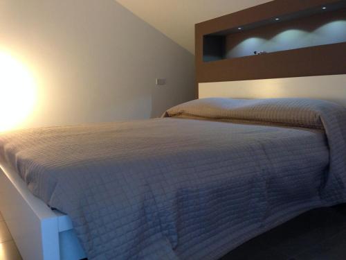 a bedroom with a large bed with a head board at The Roof On The Sea in Fondachello